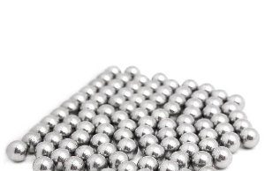 lanciava-biglie-d-and-rsquo-acciaio-ai-clienti-del-bar-da-2-anni-61enne-scoperto-e-denunciato