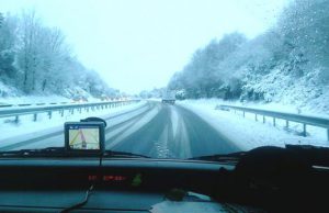 disagi-neve-camion-in-bilico-su-scarpata-e-scuole-chiuse-nel-nuorese