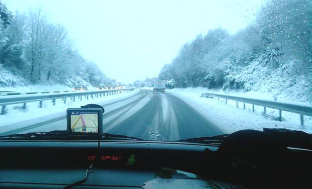 disagi-neve-camion-in-bilico-su-scarpata-e-scuole-chiuse-nel-nuorese