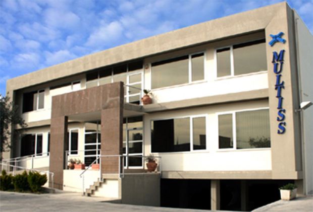 vertenza-multiss-operai-con-taniche-di-benzina-davanti-alla-sede-di-predda-niedda