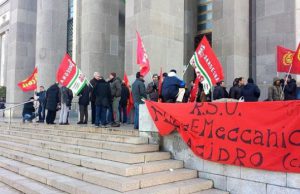 keller-ricorso-contro-fallimento-sit-in-degli-operai-davanti-al-tribunale-foto