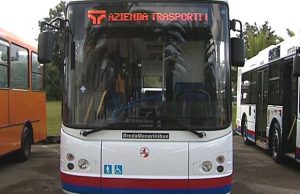 paura-a-sassari-bus-colpito-da-un-sasso