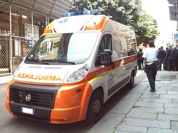 esce-fuori-strada-sulla-statale-389-pensionato-rimane-incastrato-nell-auto