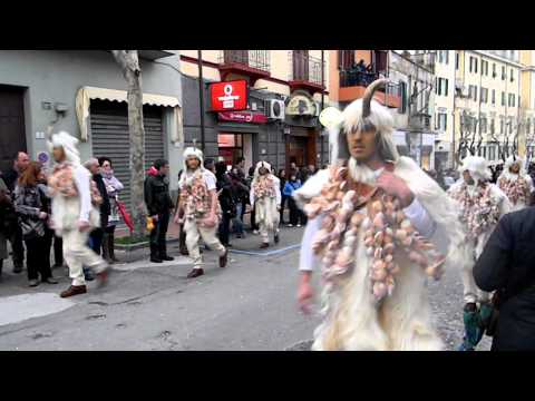 carri-e-maschere-sabato-via-al-carnevale-nuorese