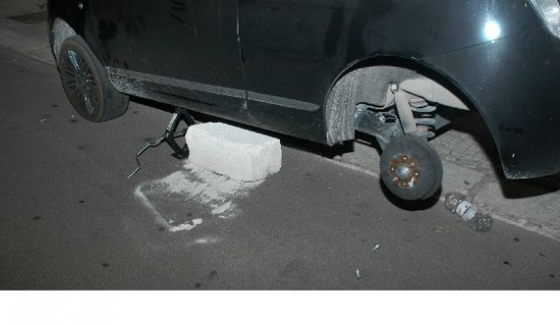 Ladri di pneumatici ladri-di-pneumatici-and-egrave-allarme-in-via-palestrina