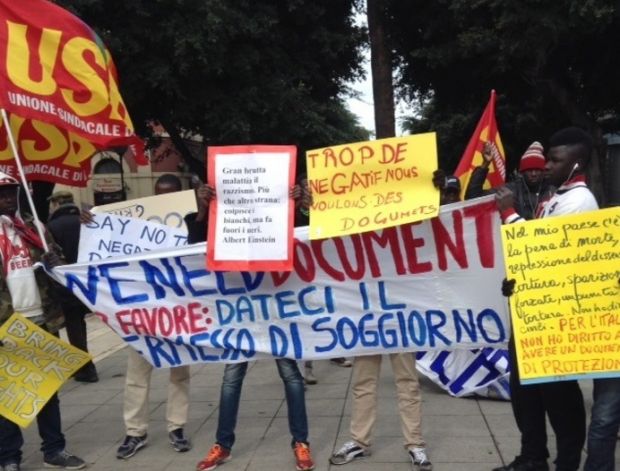 marcia-dei-migranti-a-cagliari-and-ldquo-per-favore-dateci-il-permesso-di-soggiorno-and-rdquo