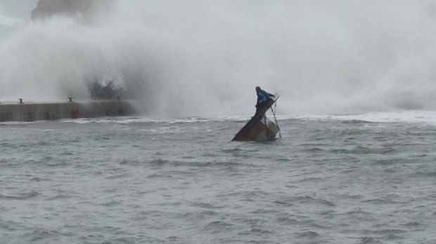 maltempo-velista-cade-in-mare-soccorso-dalla-guardia-costiera