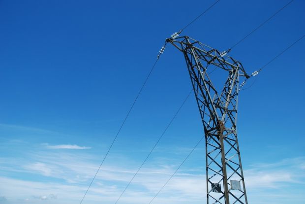 maltempo-gi-and-ugrave-4-tralicci-dell-and-rsquo-enel