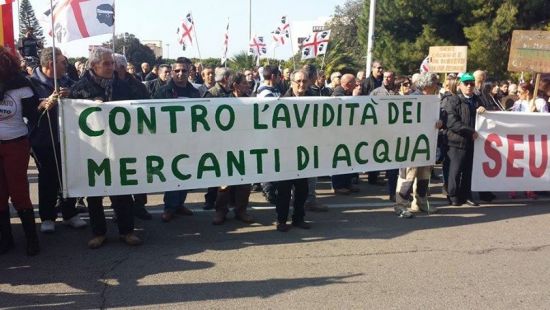 and-ldquo-no-ad-abbanoa-and-rdquo-un-migliaio-di-persone-in-marcia-su-cagliari