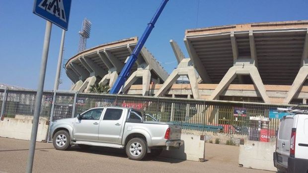 gru-al-sant-and-rsquo-elia-al-via-la-rimozione-delle-gradinate