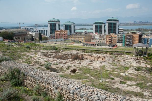 cagliari-vista-con-gli-occhi-dei-gabbiani-arriva-la-guida-turistica-romanzata-della-citt-and-agrave