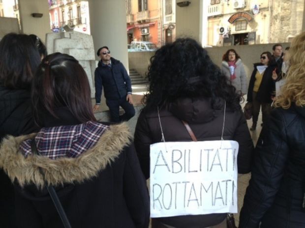 Professori precari in piazza contro la riforma di Renzi professori-precari-in-piazza-contro-la-riforma-di-renzi