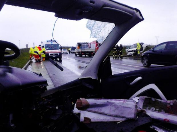 sestu-scontro-tra-due-auto-due-feriti-uno-and-egrave-grave