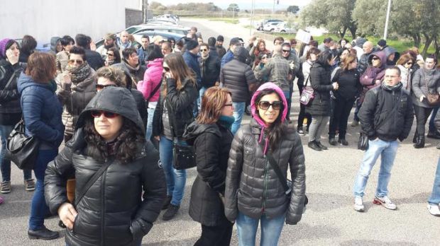 protesta-operai-tessile-del-nuorese-bloccata-131-a-ottana