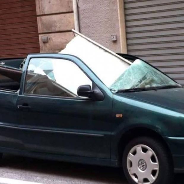 Tragedia sfiorata in via Machiavelli tragedia-sfiorata-in-via-machiavelli-balcone-crolla-su-auto-e-la-distrugge