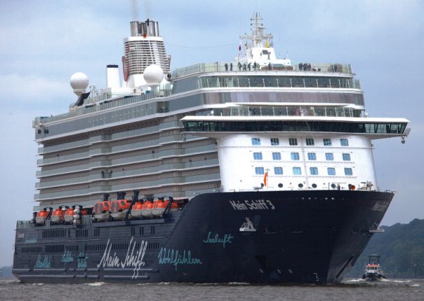 mein-schiff-3-al-porto-2-mila-700-turisti-in-citt-and-agrave