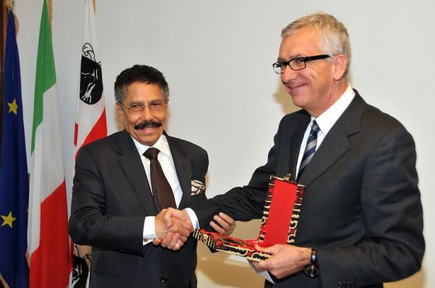 Turismo e scambi studenteschi turismo-e-scambi-studenteschi-pigliaru-incontra-ambasciatore-indonesia