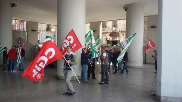 societ-and-agrave-in-house-presidio-dei-lavoratori-della-provincia-in-consiglio-regionale