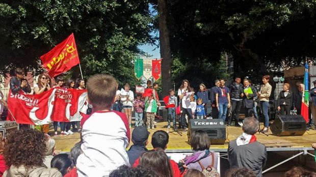 festa-della-liberazione-dai-nazifascisti-2-mila-in-marcia-anche-pigliaru-e-zedda