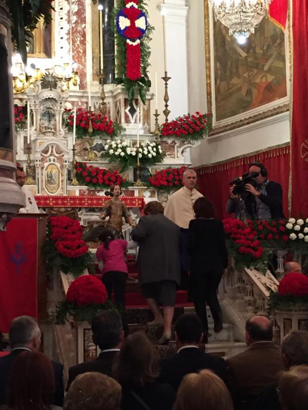 vestizione-sant-and-rsquo-efisio-chiesa-gremita-a-stampace-foto