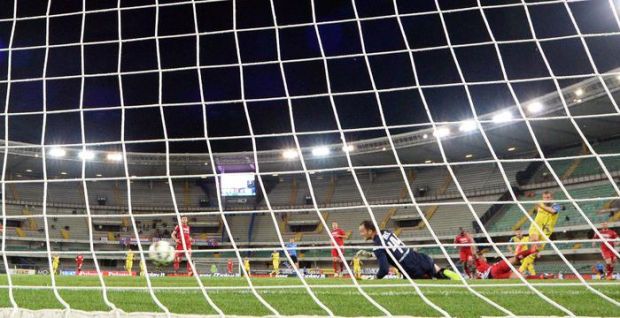 chievo-cagliari-1-a-0-rossobl-and-ugrave-verso-la-b