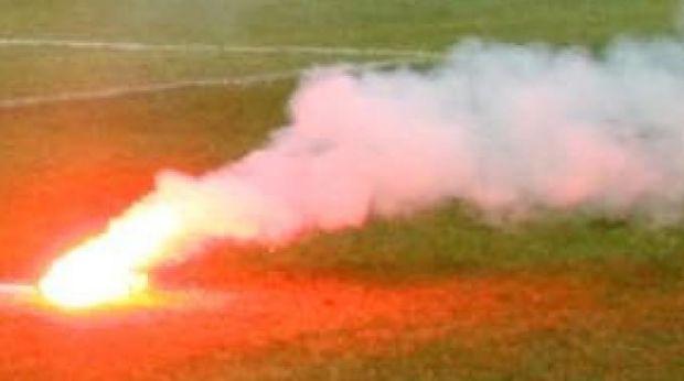 fumogeno-durante-cagliari-san-teodoro-daspo-per-un-46enne