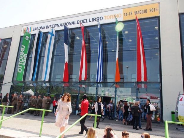 salone-libro-effetto-sergio-atzeni-allo-stand-sardegna-vendite-in-crescita-del-25