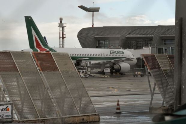 Non c’è posto in aereo non-c-and-rsquo-and-egrave-posto-in-aereo-niente-campionati-per-80-atleti-sardi