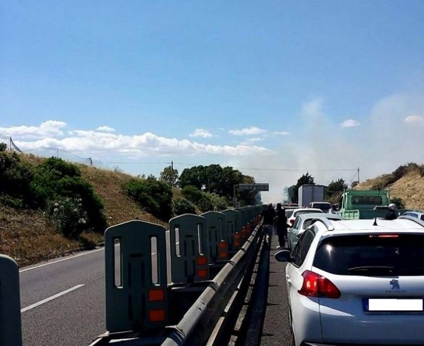 incendio-sulla-554-traffico-rallentato-anche-sulla-131-dir-video