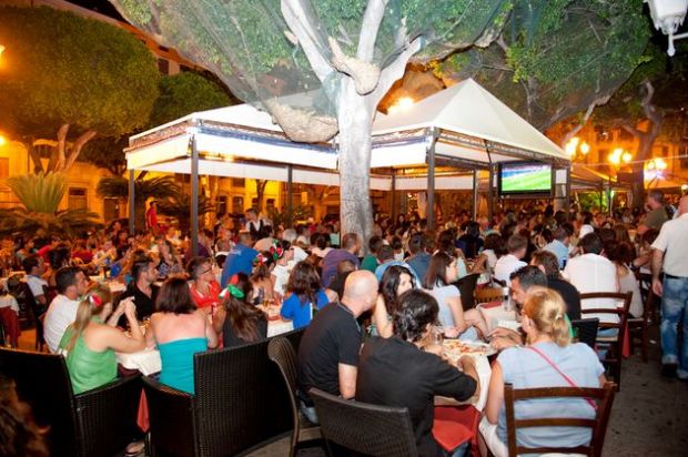 guerra-al-chiasso-notturno-stop-bibite-da-asporto-tra-poetto-e-centro-storico