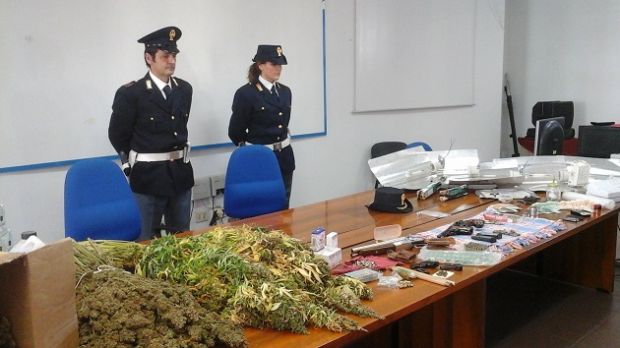 bunker-per-maxi-serra-di-cannabis-otto-arresti-a-gonnesa-video