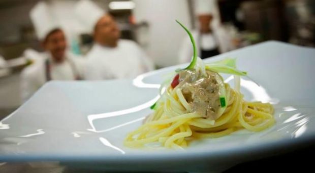 prodotti-sardi-in-vetrina-a-porto-cervo-via-al-food-festival