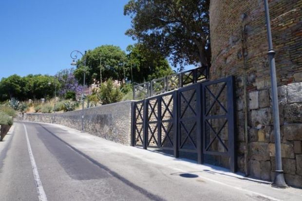 via-fiume-stop-ai-lavori-valorizzate-le-mura-pisane-e-torrione-aragonese