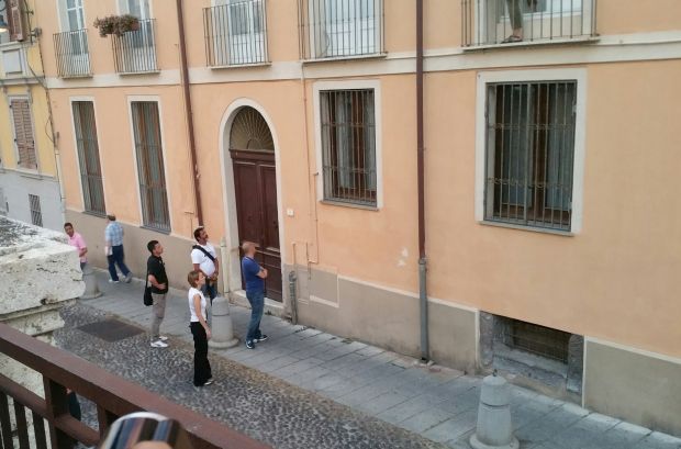 fuori-programma-a-leggendo-metropolitano-parla-il-nobel-e-parte-una-radio-a-tutto-volume-video