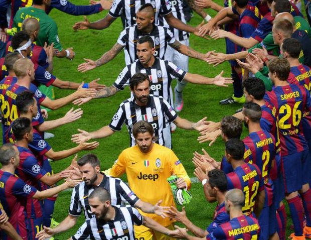 black-out-durante-juve-barcellona-sfondano-la-porta-a-calci-alla-vicina-and-ldquo-e-and-rsquo-colpa-tua-and-rdquo