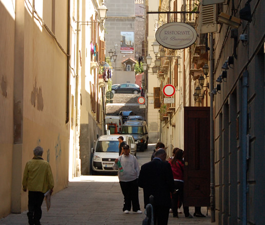 Marina marina-pi-and-ugrave-spazio-all-area-pedonale