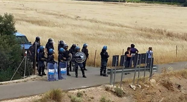 Decimo decimo-il-video-degli-scontri-fiu-and-ldquo-carica-a-freddo-contro-manifestanti-disarmati-and-rdquo