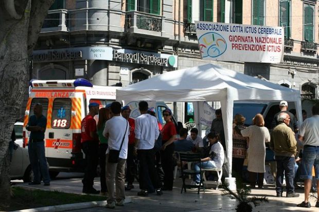 campagna-anti-ictus-in-fila-in-piazza-del-carmine-per-farsi-visitare