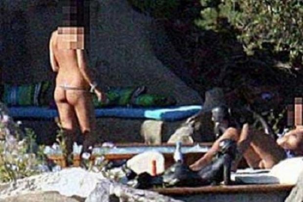 foto-villa-certosa-lesa-privacy-berlusconi