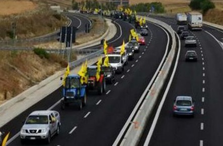 Protesta agricoltori protesta-agricoltori-131-invasa-dai-trattori-traffico-in-tilt