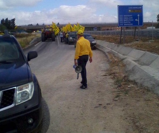 stop-protesta-trattori-131-pigliaru-and-ldquo-agroalimentare-sardo-su-amazon-and-rdquo