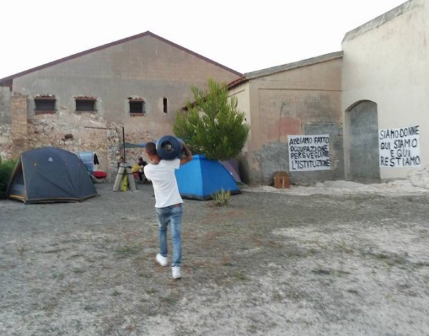 and-ldquo-vogliamo-un-centro-per-il-rione-and-rdquo-donne-di-sant-and-rsquo-elia-occupano-asilo-abbandonato