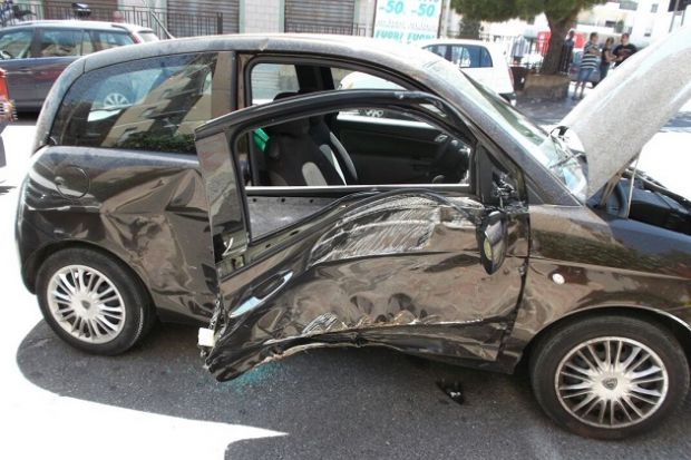 incidente-in-via-corsica-due-feriti