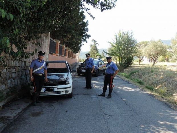 brucia-l-and-rsquo-auto-al-and-ldquo-nemico-and-rdquo-arrestato