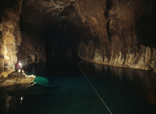 Urzulei urzulei-ferita-speleologa-cagliaritana