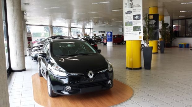 dipendenti-licenziati-sostituiti-da-partite-iva-cgil-contro-ottolini-renault