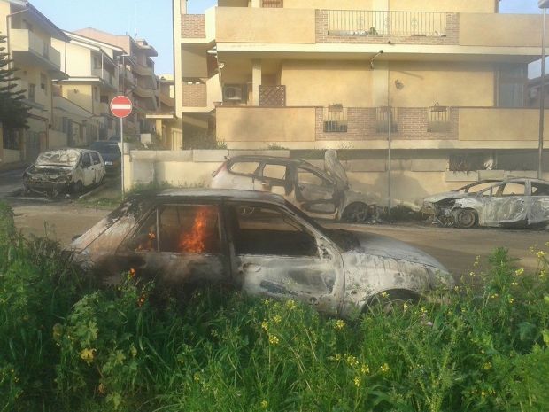 sestu-auto-incendiata-nella-notte