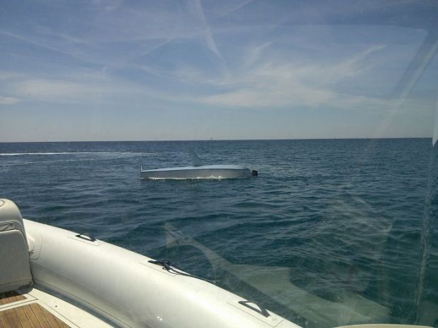 barca-a-vela-si-capovolge-al-poetto