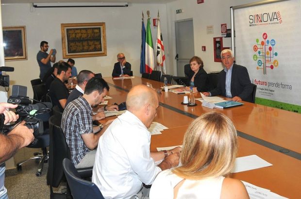 in-barca-a-vela-su-tablet-pc-e-cellulare-apre-il-salone-di-sinnova