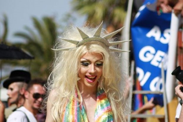 parroco-choc-and-ldquo-lanciafiamme-contro-i-gay-and-rdquo-protesta-degli-omosessuali